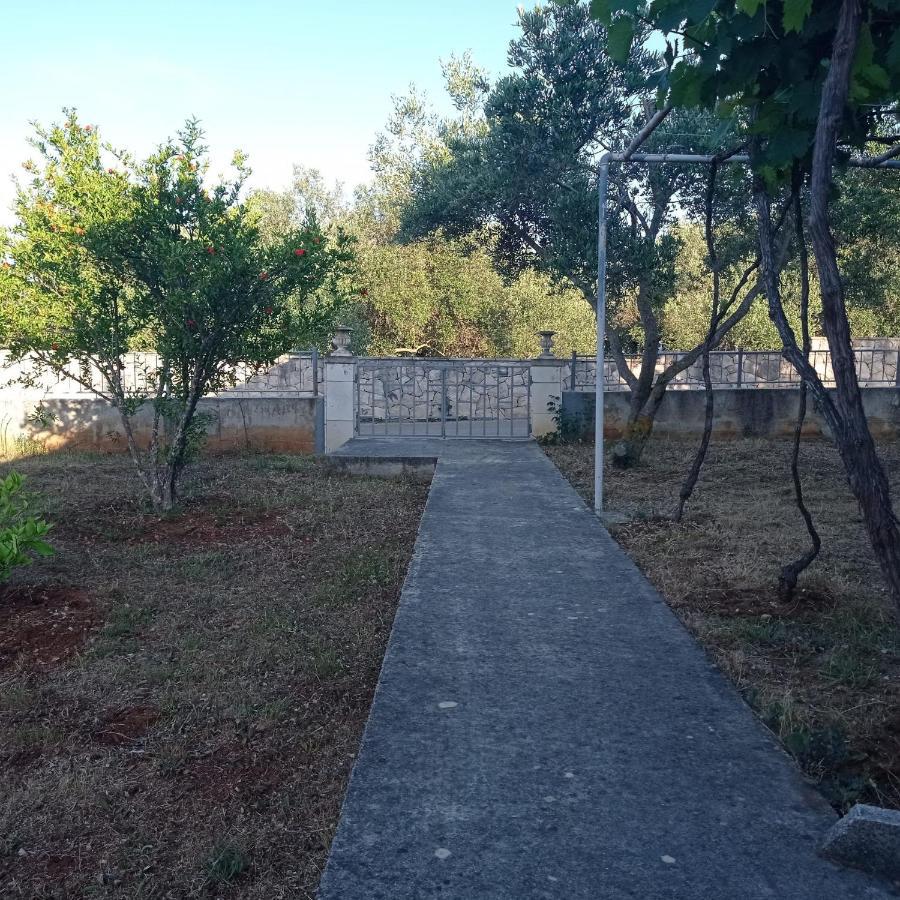 My Mediterranean Villa With Huge Garden And Own Parking Лумбарда Екстер'єр фото